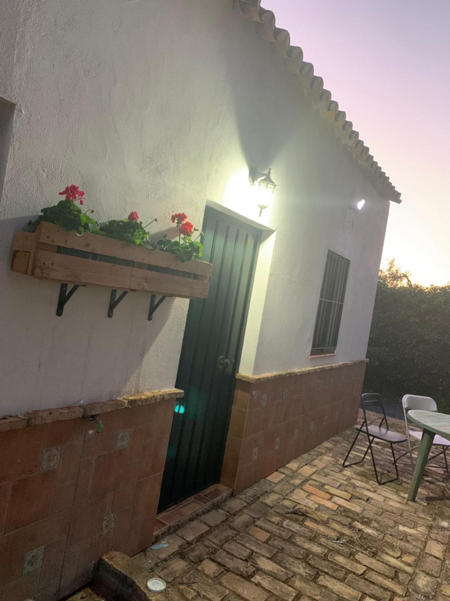 Casa los Laureles Pilas Exterior foto